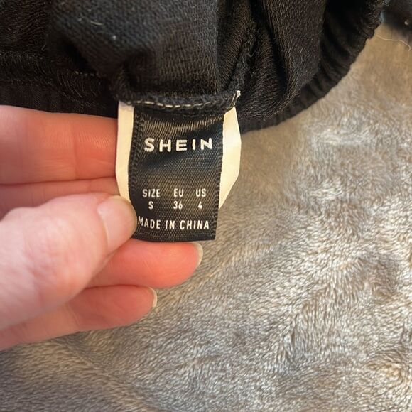 SHEIN Black Cropped Zip-Front Lightweight Top (S) - Picture 6 of 7